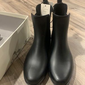 Target. Chelsea boot